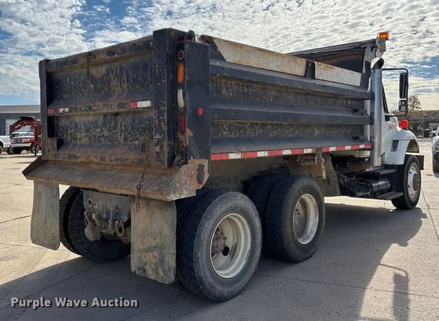 Image of International 7400 equipment image 4