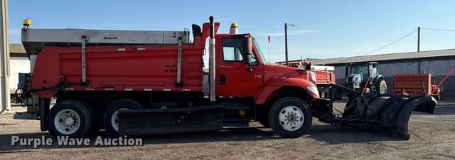 Image of International 7400 equipment image 3
