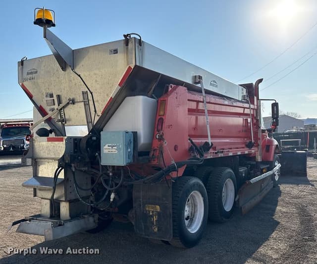 Image of International 7400 equipment image 4