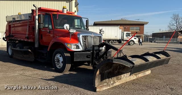 Image of International 7400 equipment image 2