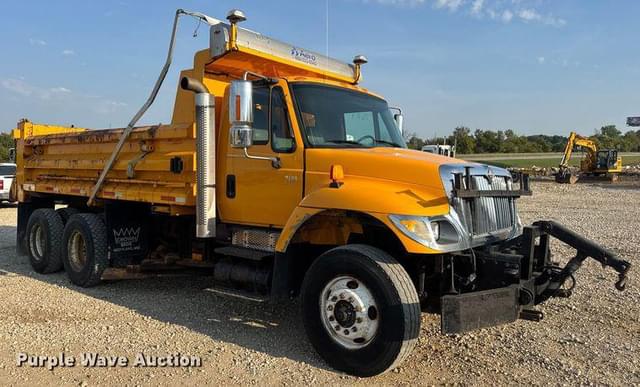 Image of International 7400 equipment image 2