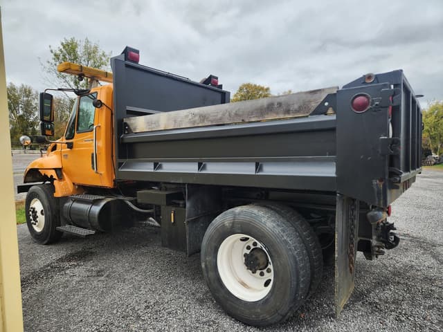 Image of International 7400 equipment image 4