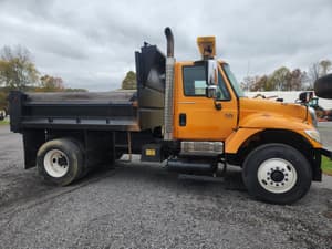 2005 International 7400 Image