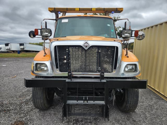 Image of International 7400 equipment image 2