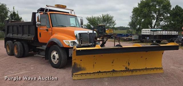 Image of International 7400 equipment image 2