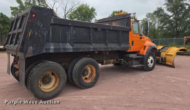Image of International 7400 equipment image 4