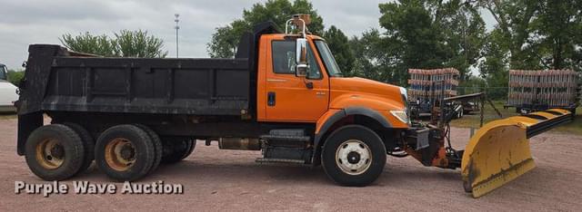 Image of International 7400 equipment image 3