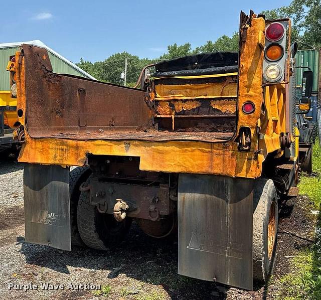 Image of International 7400 equipment image 4