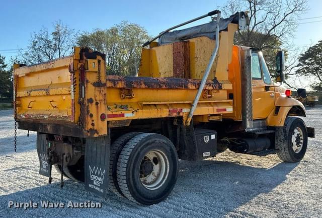 Image of International 7400 equipment image 4