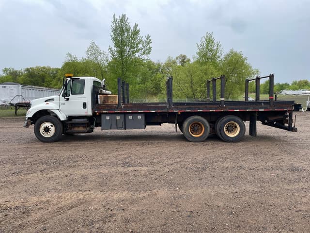 Image of International 7400 equipment image 1