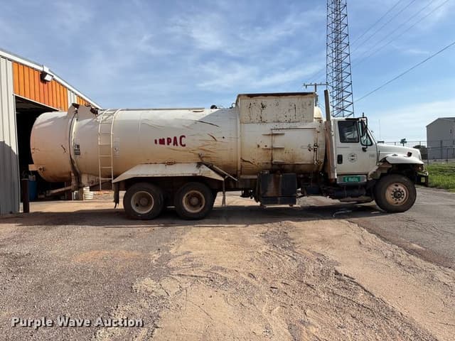 Image of International 7400 equipment image 3