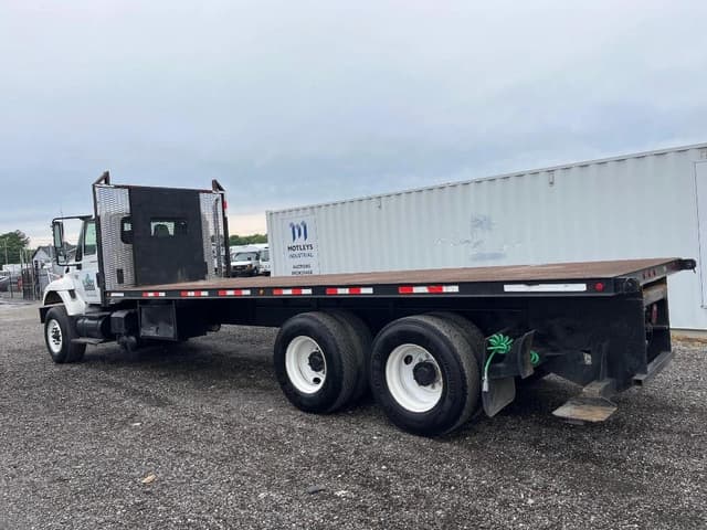 Image of International 7400 equipment image 1
