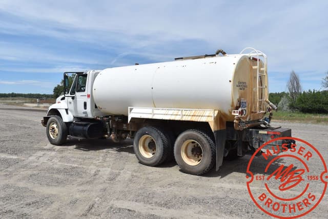 Image of International 7400 equipment image 4