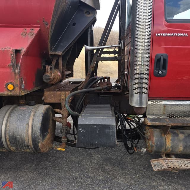 Image of International 7500 equipment image 4