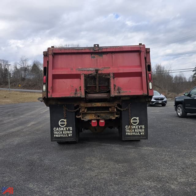 Image of International 7500 equipment image 2