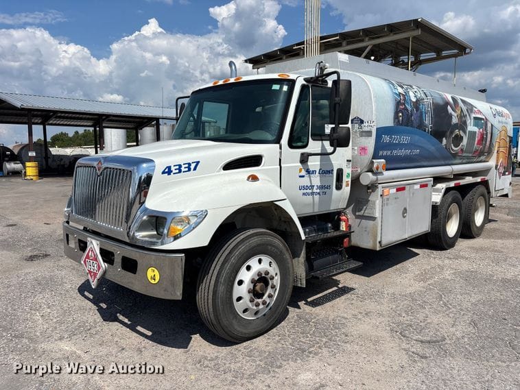 2005 International 7500 Equipment Image0