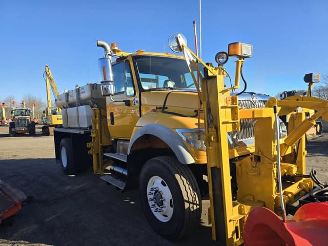 Image of International 7600 equipment image 2