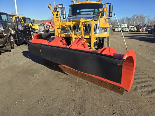 Image of International 7600 equipment image 1