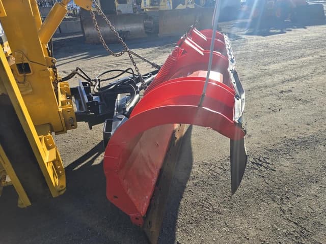 Image of International 7600 equipment image 3