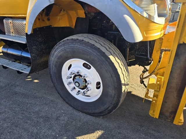 Image of International 7600 equipment image 4