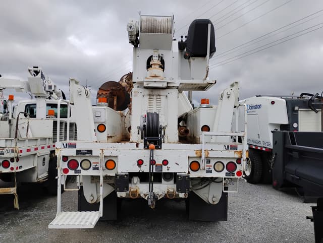 Image of International 7600 equipment image 2