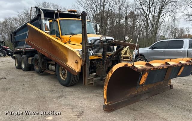 Image of International 7600 equipment image 2