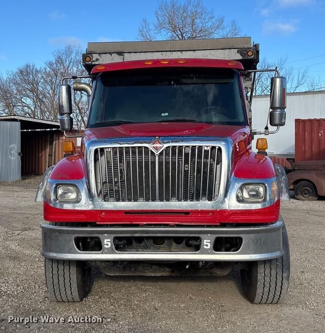 Image of International 7600 equipment image 1