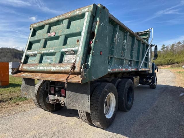 Image of International 7600 equipment image 4