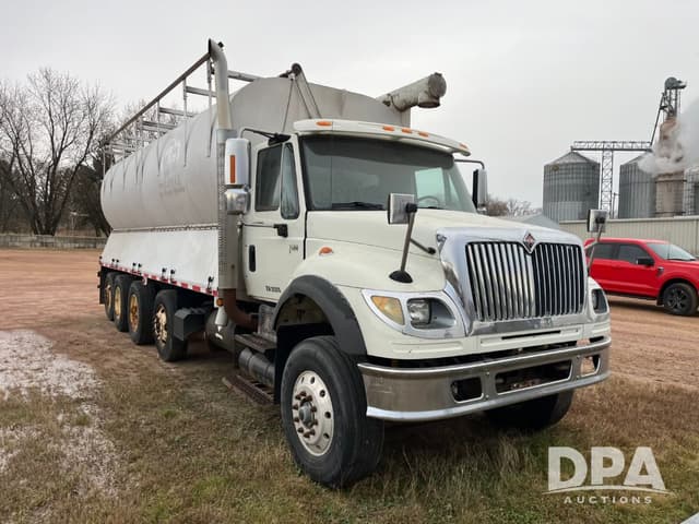 Image of International 7600 equipment image 2