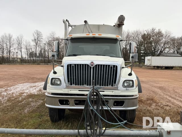 Image of International 7600 equipment image 1