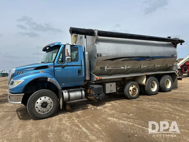 Image of International 7600 equipment image 4