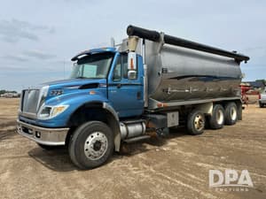 2005 International 7600 Image