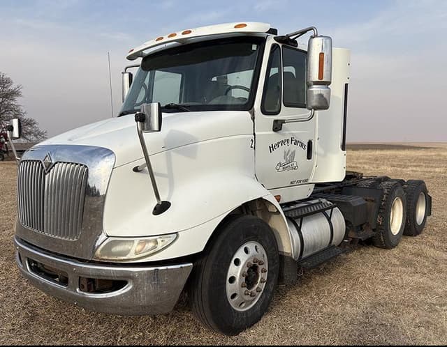 Image of International 8600 equipment image 1