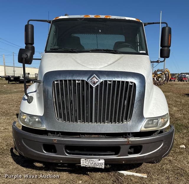 Image of International 8600 equipment image 1