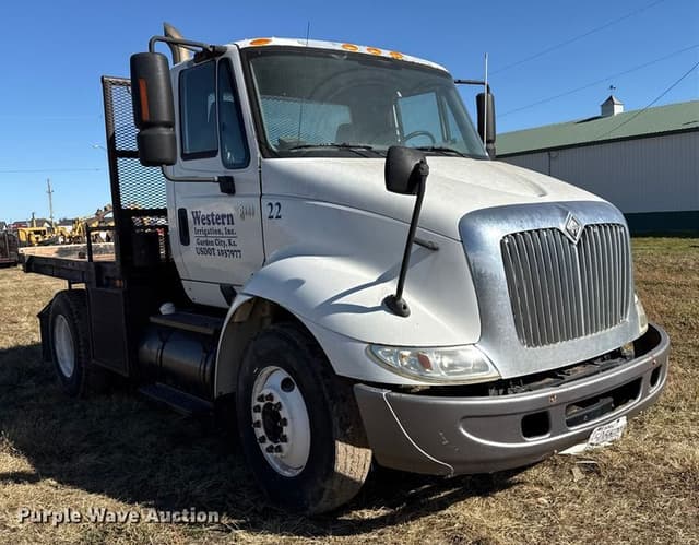 Image of International 8600 equipment image 2