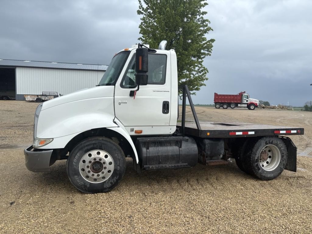 2005 International 8600 Equipment Image0