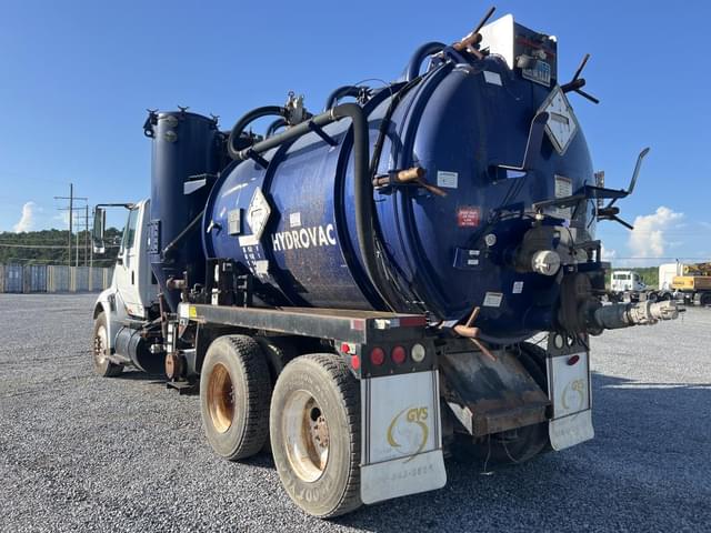 Image of International 8600 equipment image 3