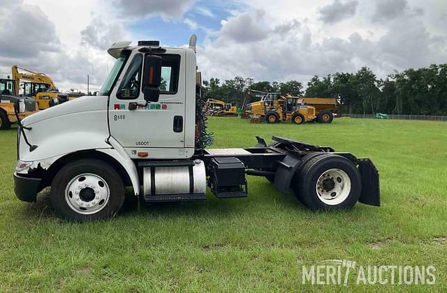Image of International 8600 equipment image 1