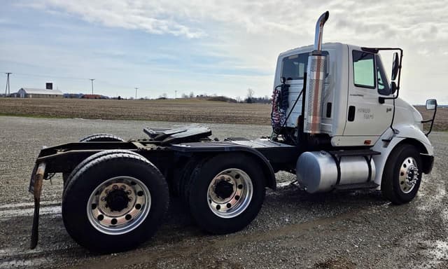 Image of International 8600 equipment image 4