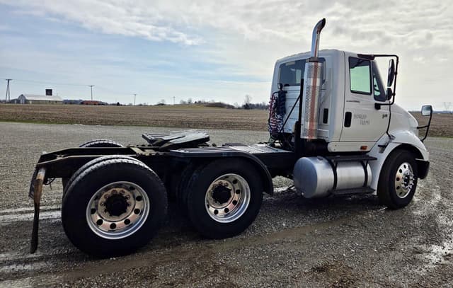 Image of International 8600 equipment image 1