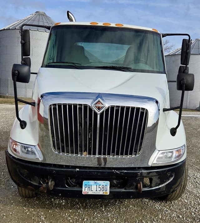 Image of International 8600 equipment image 3