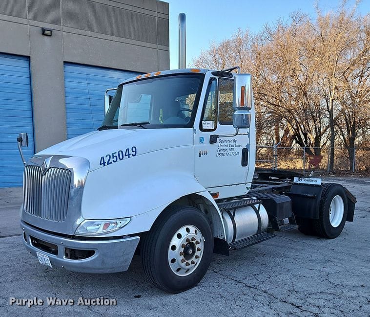 2005 International 8600 Equipment Image0