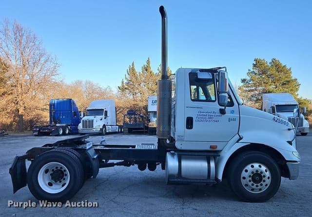 Image of International 8600 equipment image 3