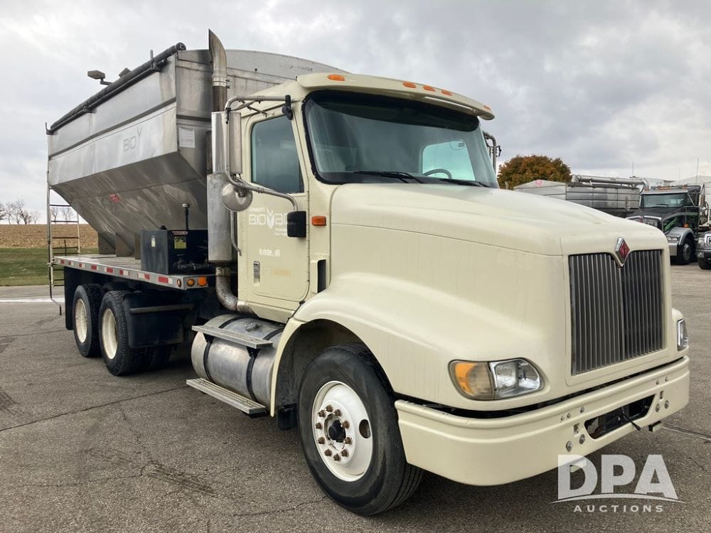 2005 International 9200 Equipment Image0