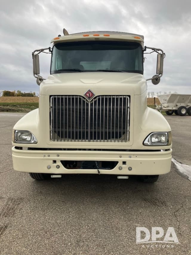 Image of International 9200 equipment image 1