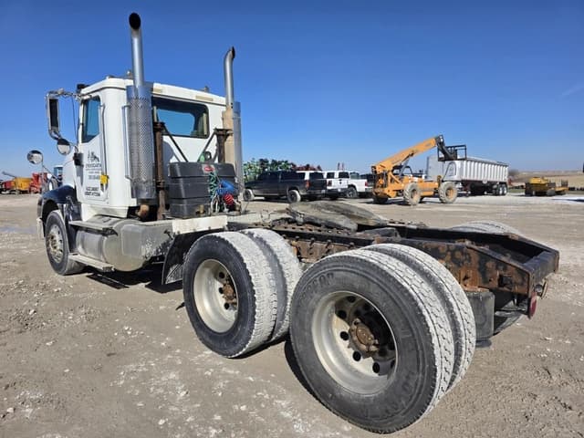 Image of International 9200 equipment image 1