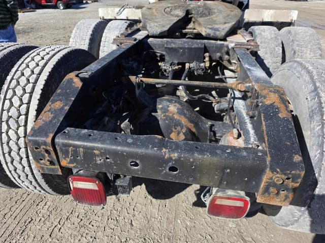 Image of International 9200 equipment image 2