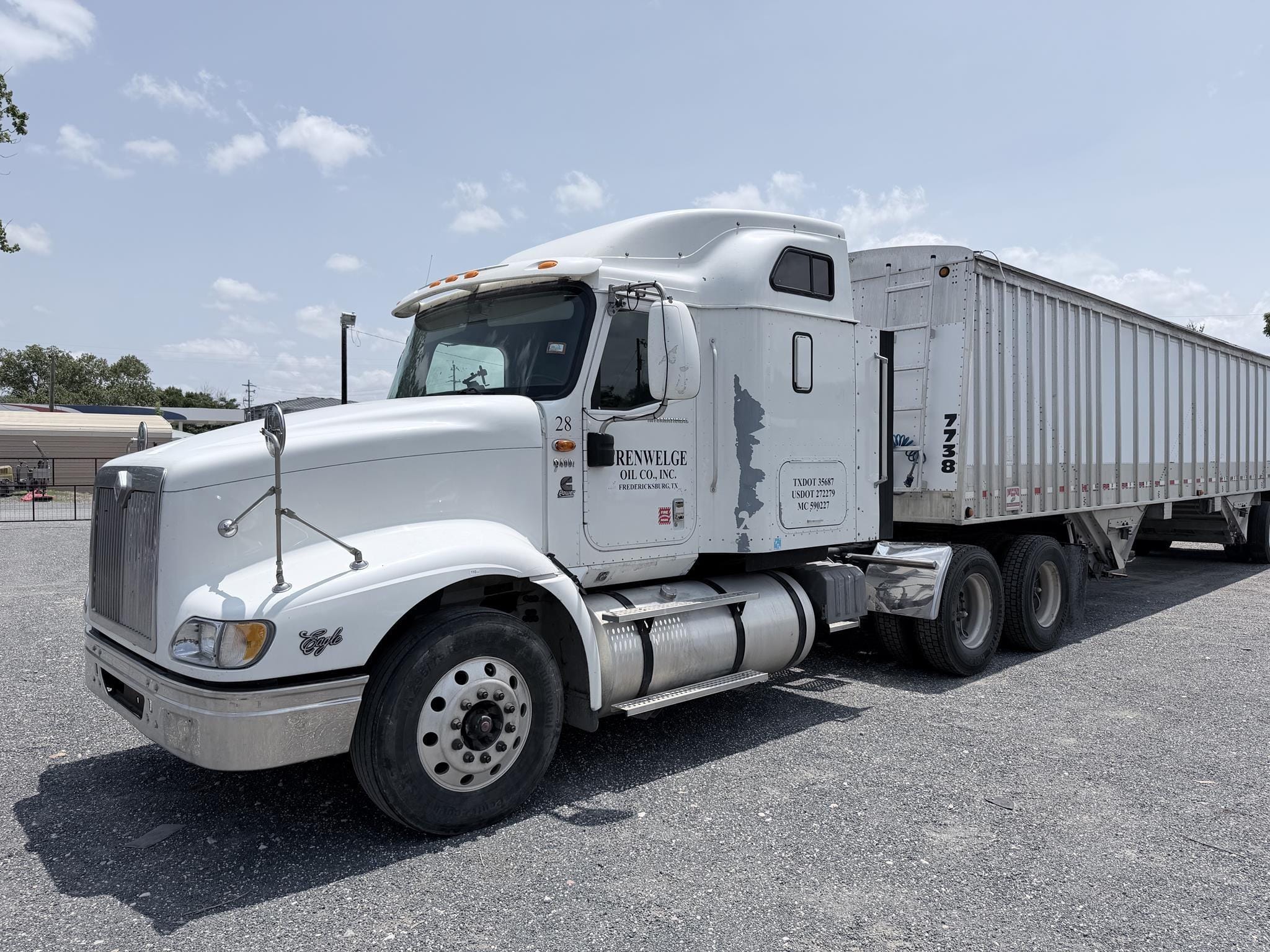 2005 International 9400 Equipment Image0