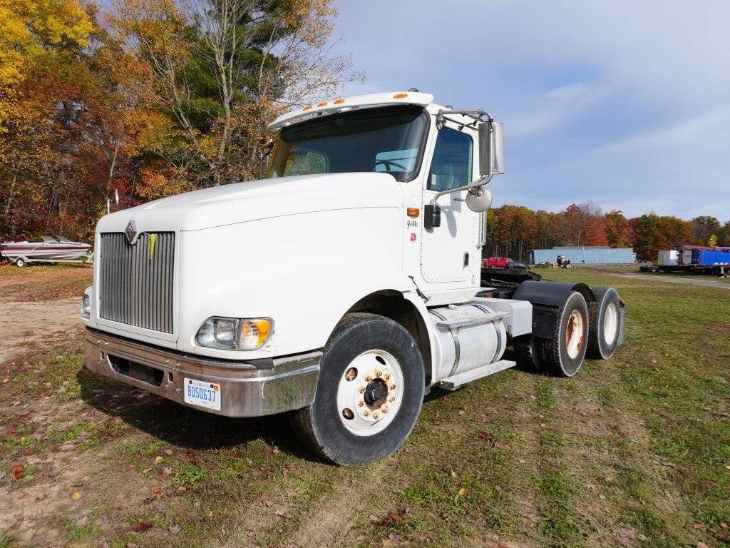 2005 International 9400 Equipment Image0