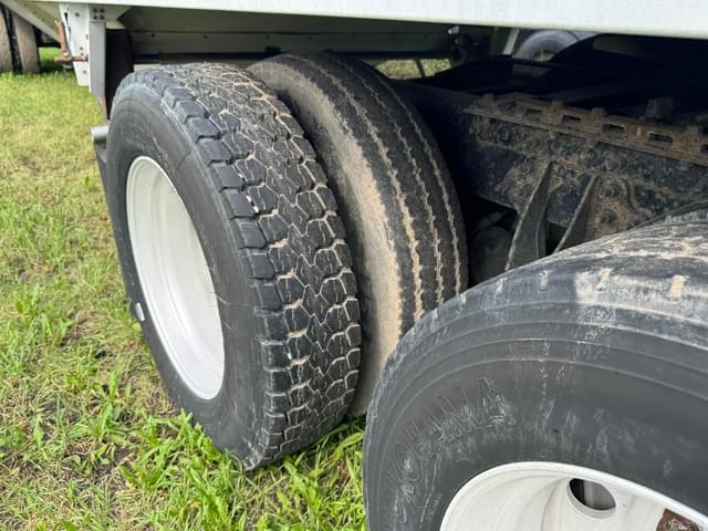 Image of International 9900I equipment image 4